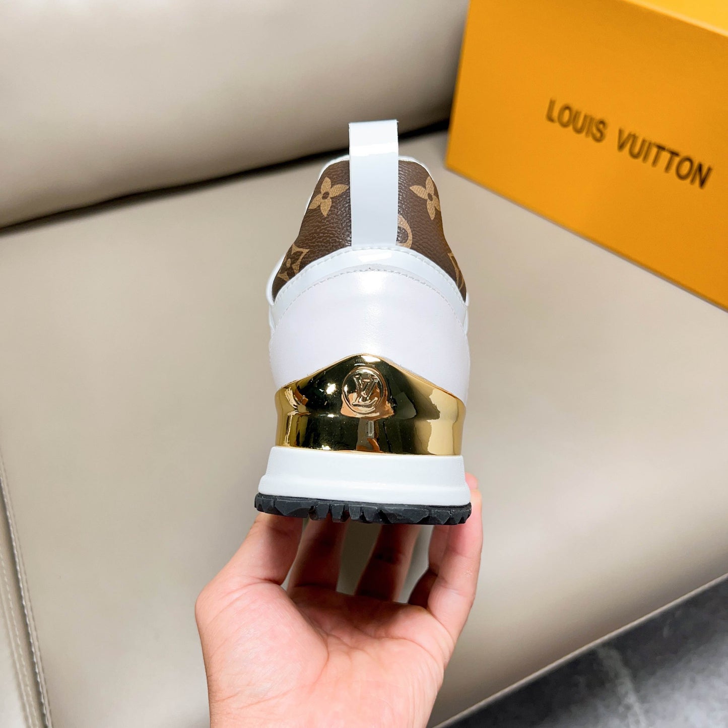 LV sneaker 1825052221