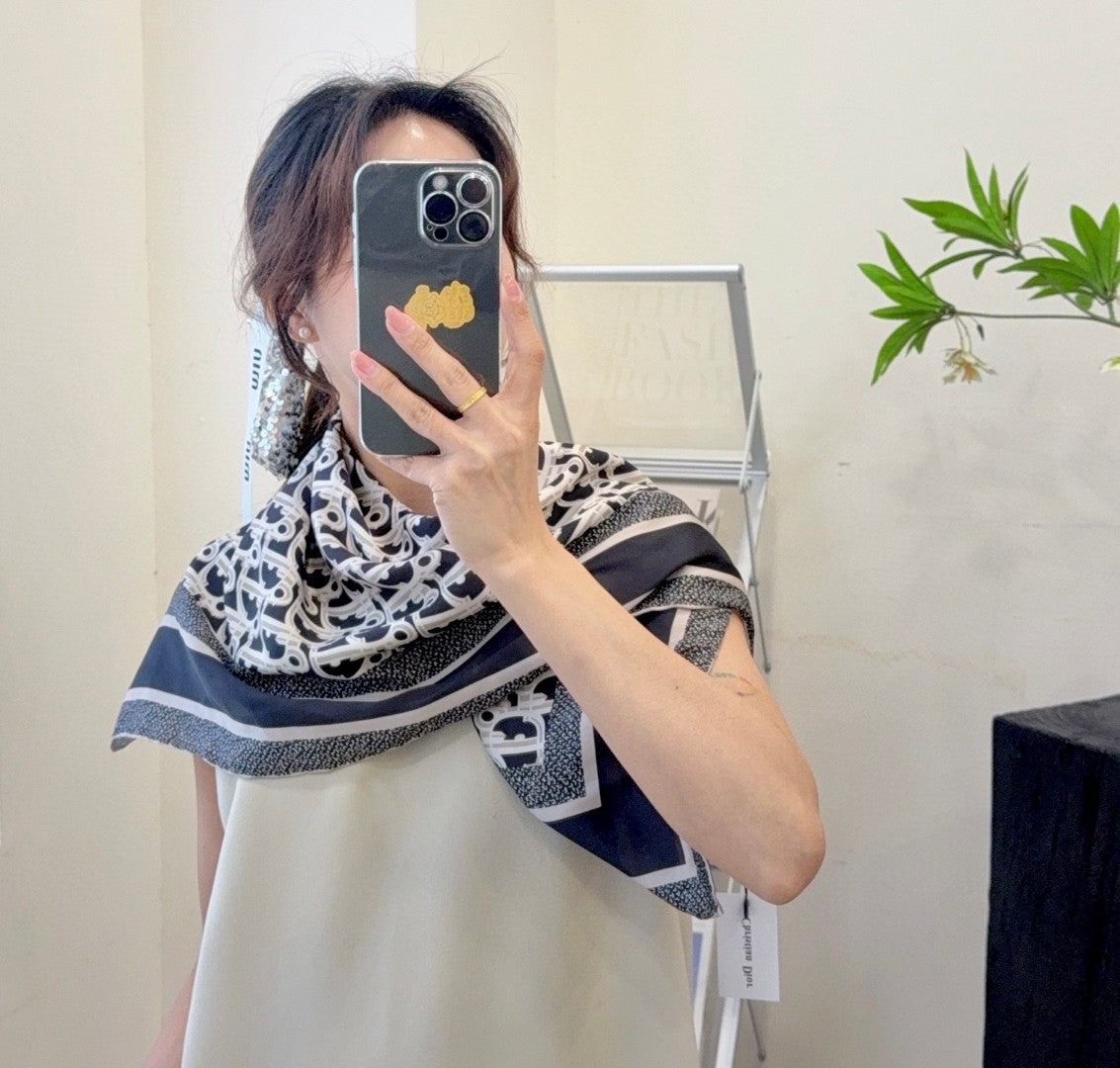 CD Silk scarf 1825022702