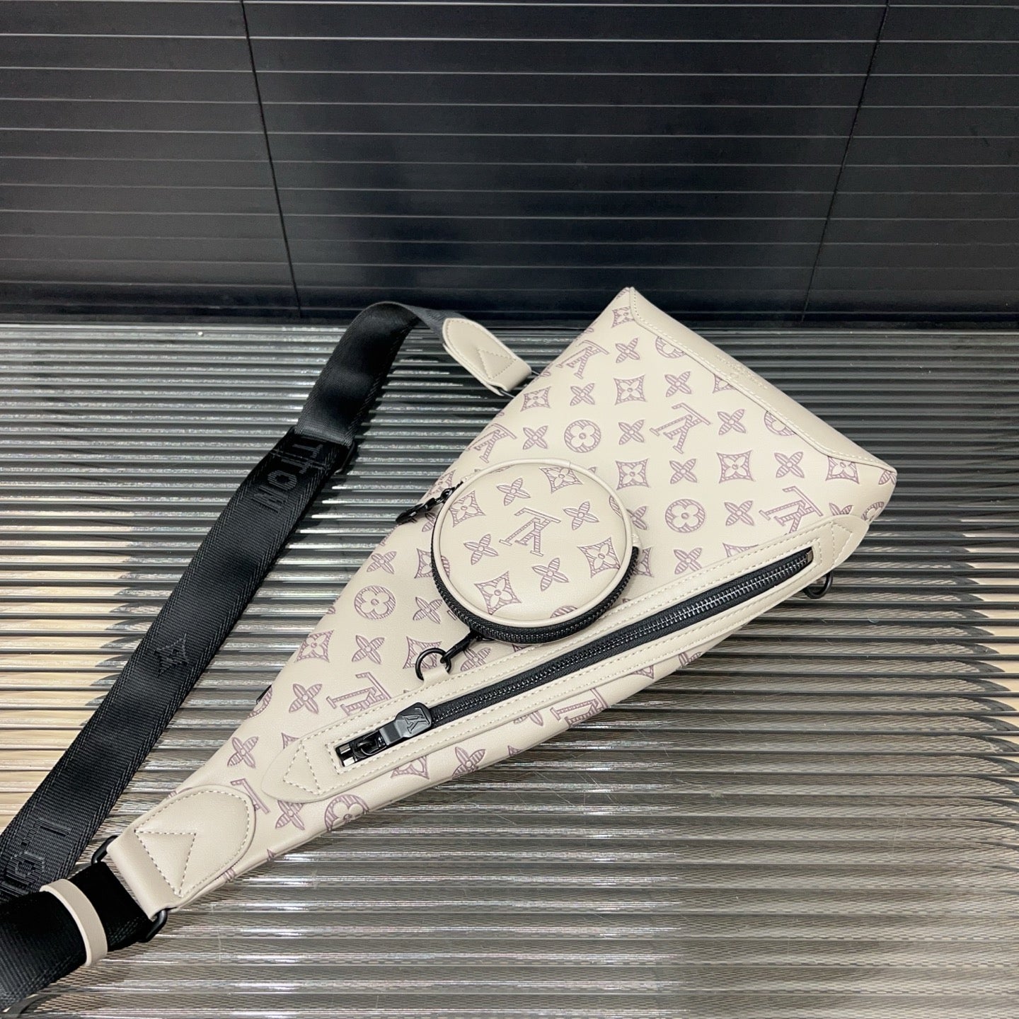 LV Shoulder bag chest bag 1825052316