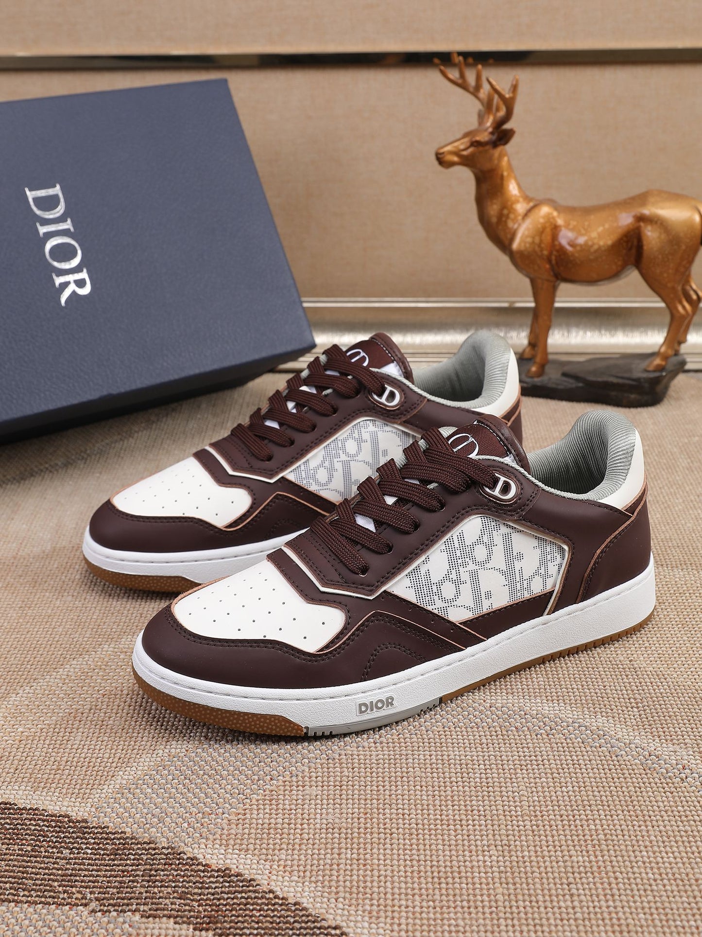 CD B27 Low Top Oblique Sneaker 1825052704