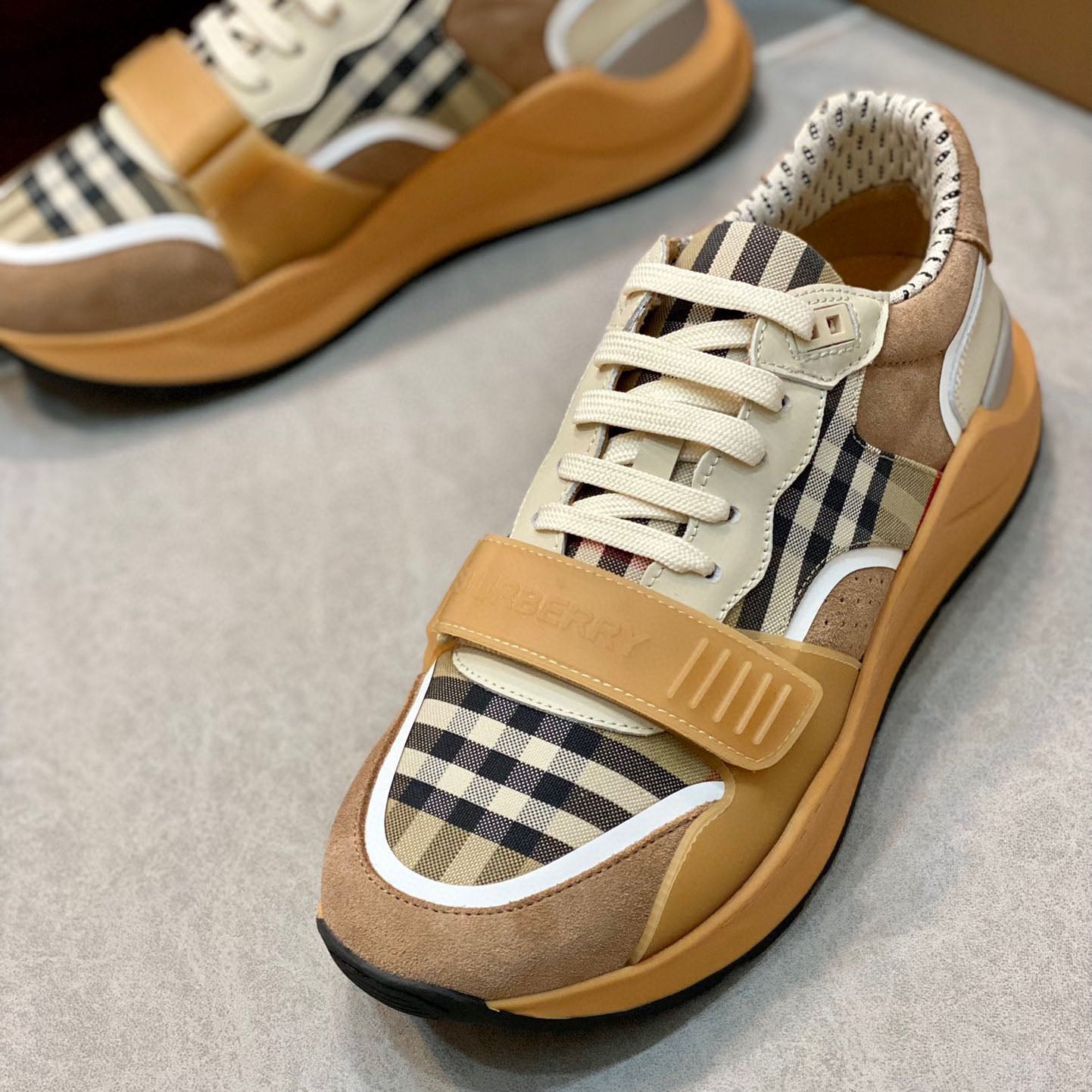TB sneakers 1824101707