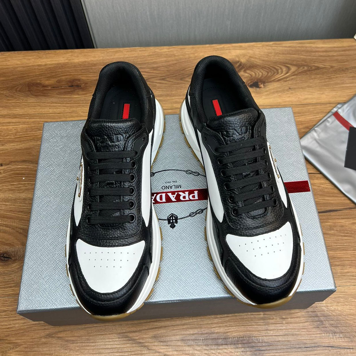 PR Cowhide stitching sneakers 1824102502