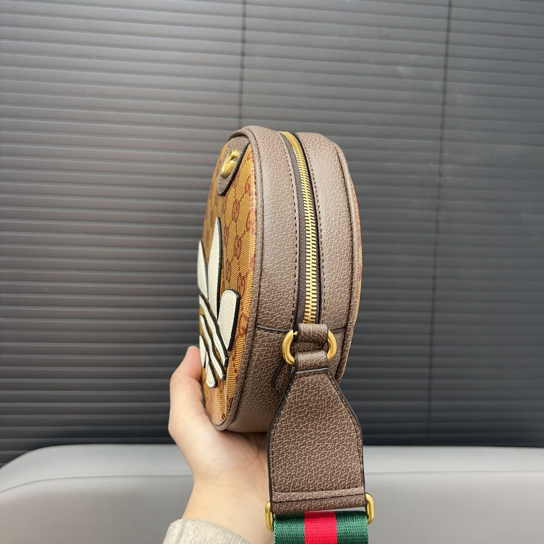 Co-branded round bag crossbody bag 1824042107