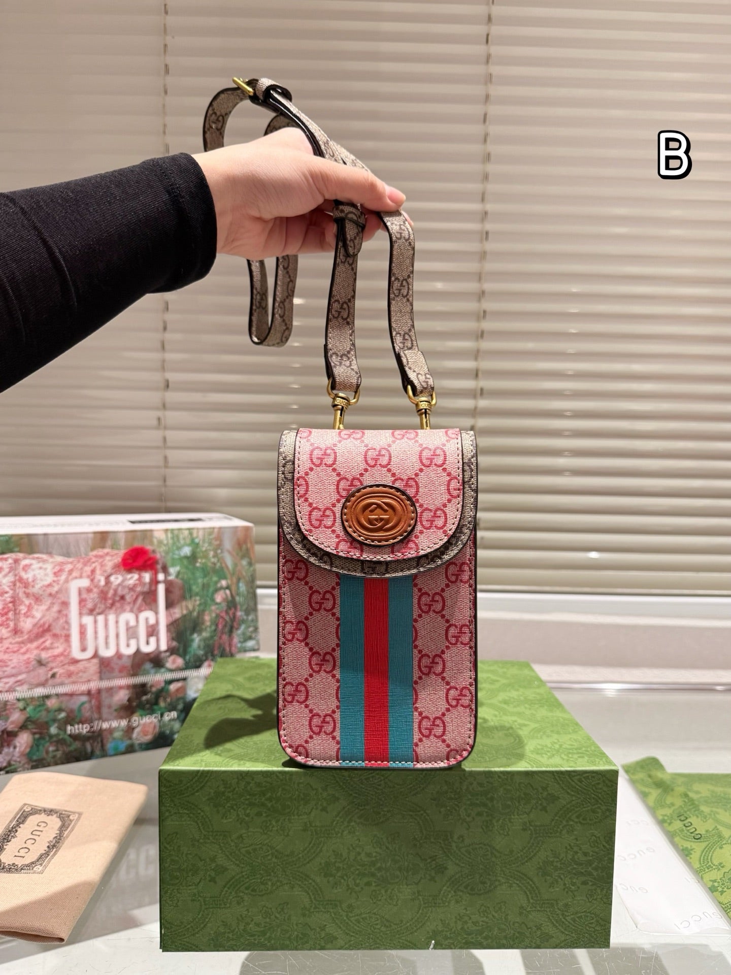 GG Ophidia phone bag 1825040111