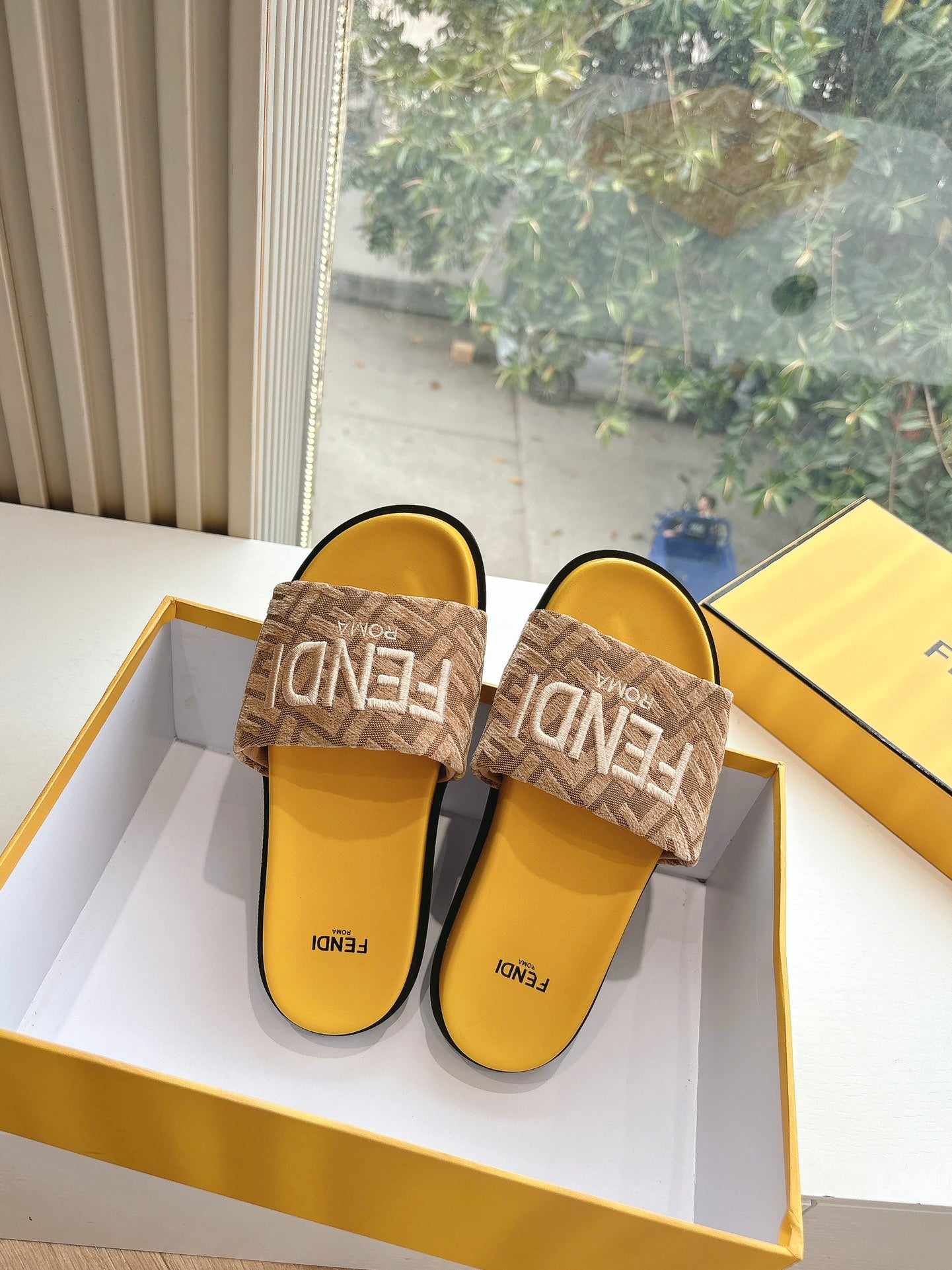 FD Slippers 1825041803