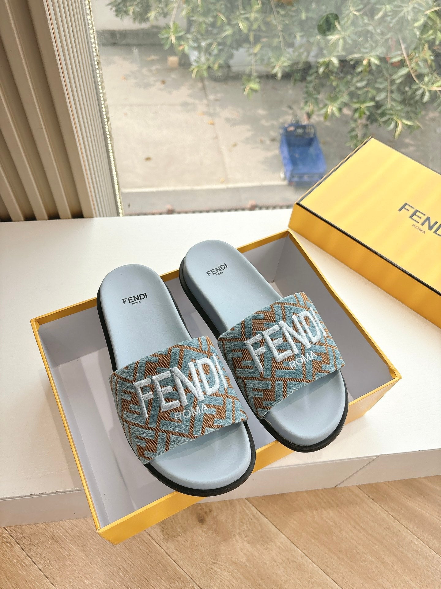FD Slippers 1825041803