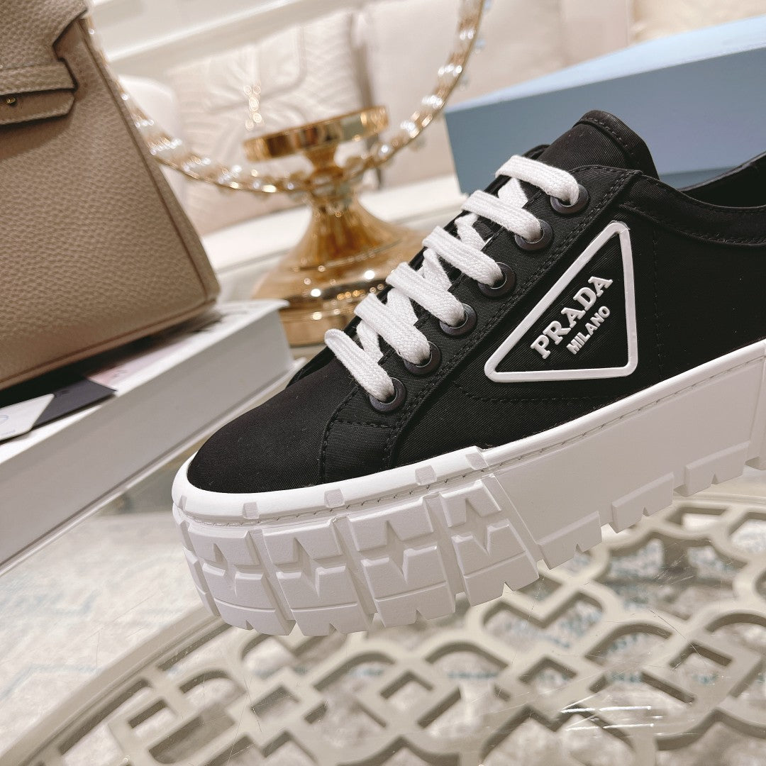 New fashionable and versatile thick-soled sneakers 1024013001