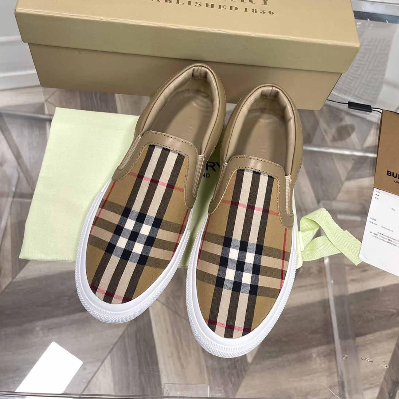 B－Fashionable Couple Slip On XC07070511