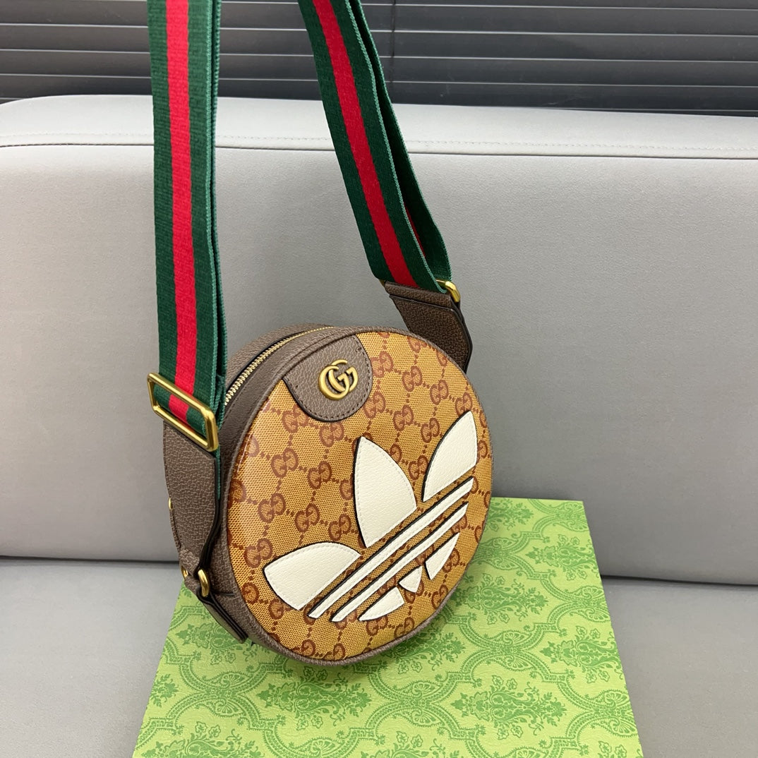 Co-branded round bag crossbody bag 1824042107