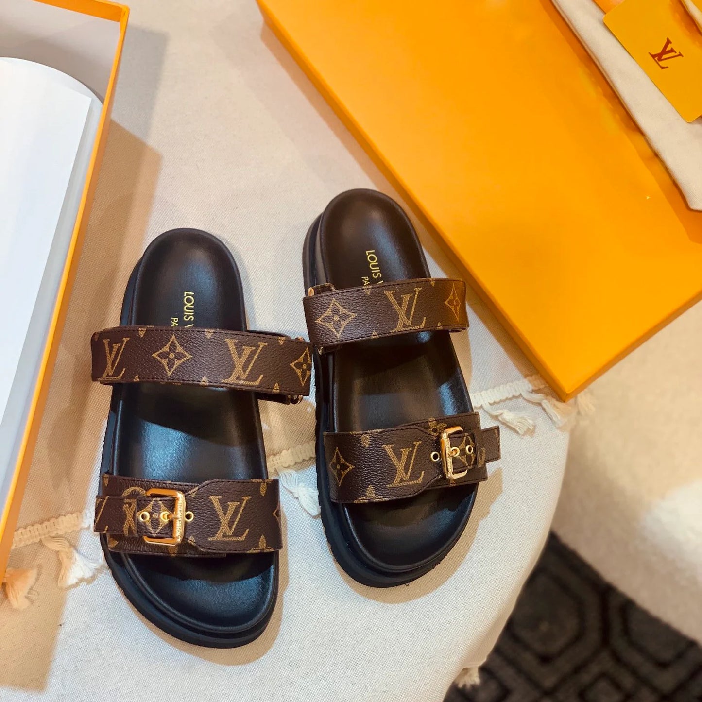 New Fashion Leather V Logo Summer women's sandalsXC05202422713