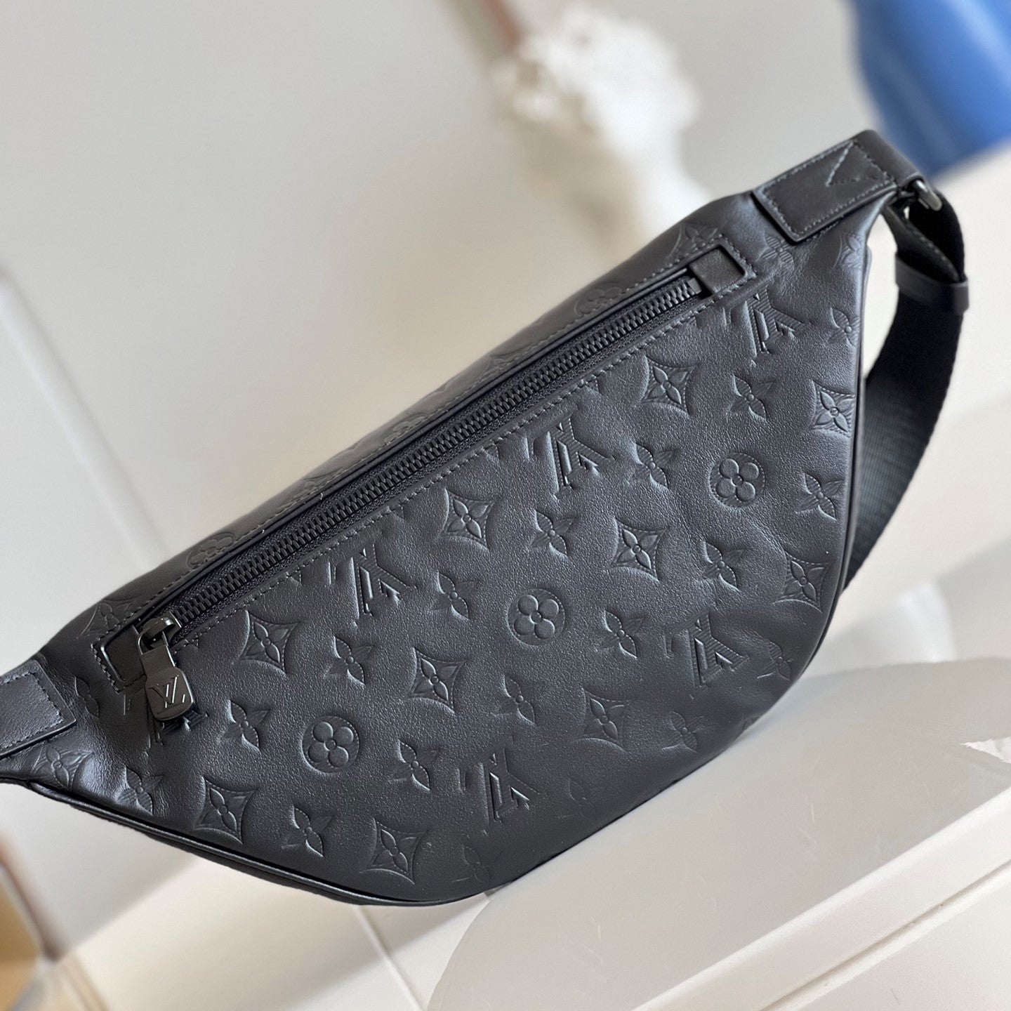 BLACK MONOGRAM SHADOW BAG
