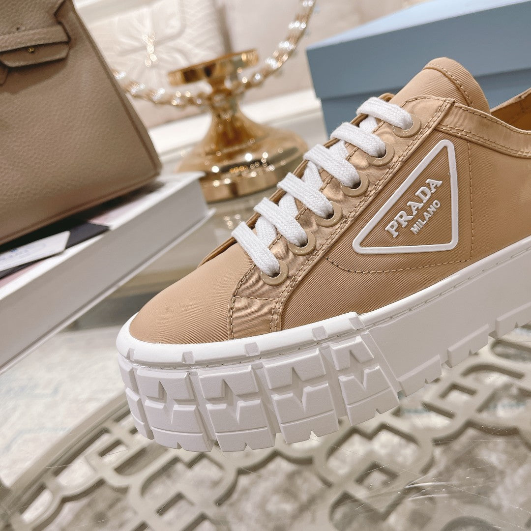 New fashionable and versatile thick-soled sneakers 1024013001