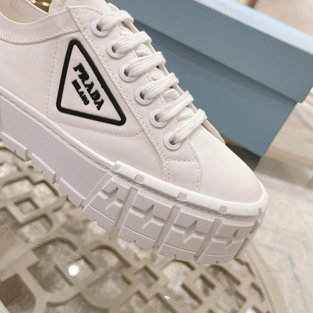 New fashionable and versatile thick-soled sneakers 1024013001