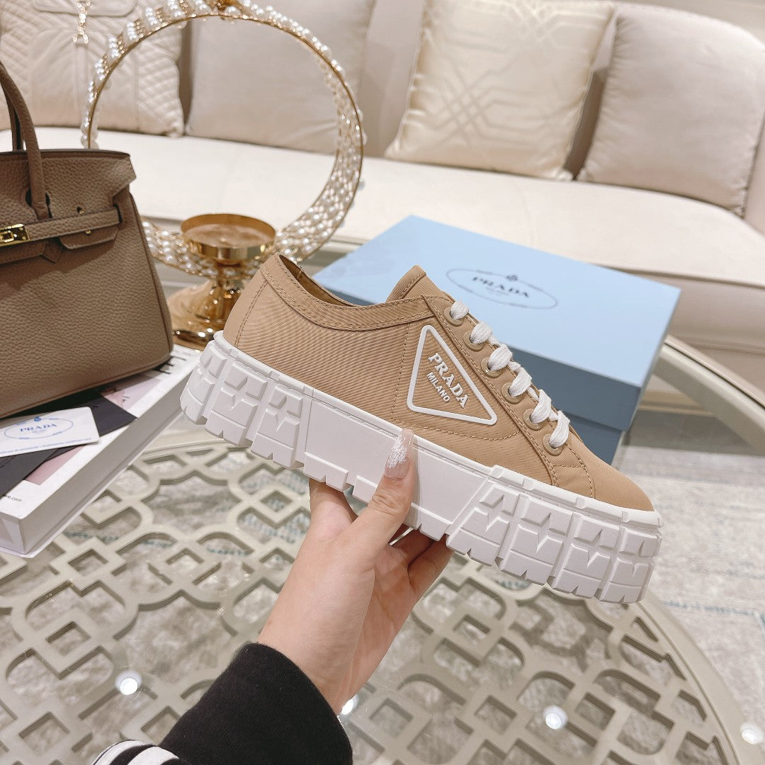 New fashionable and versatile thick-soled sneakers 1024013001