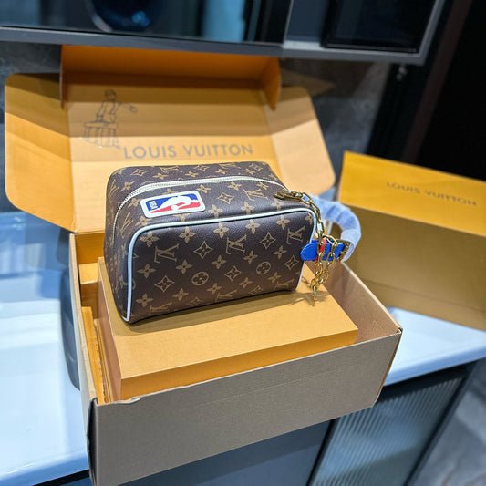 NBA co-branded toiletry bag 1824042608