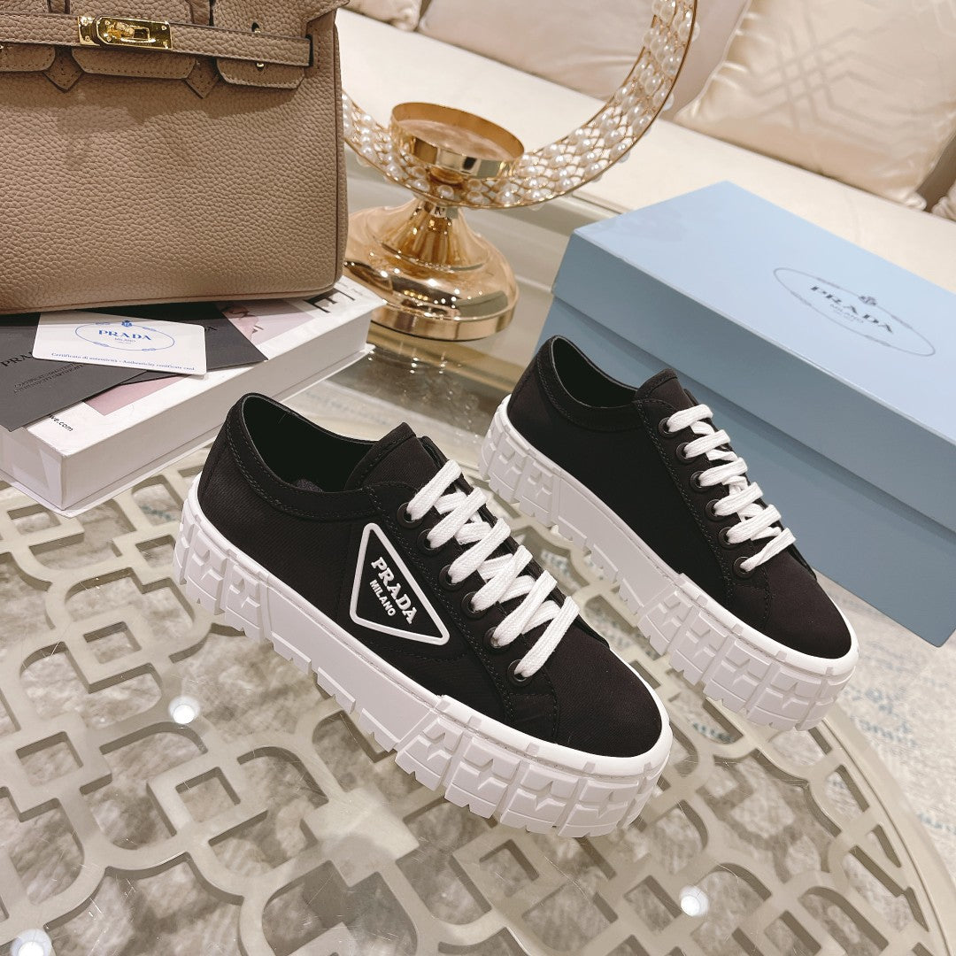 New fashionable and versatile thick-soled sneakers 1024013001