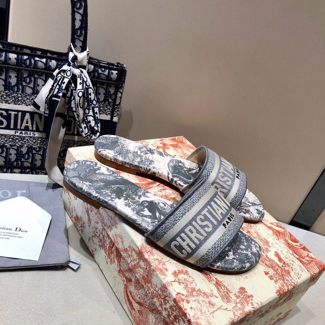 Jacquard Embroidered Slippers