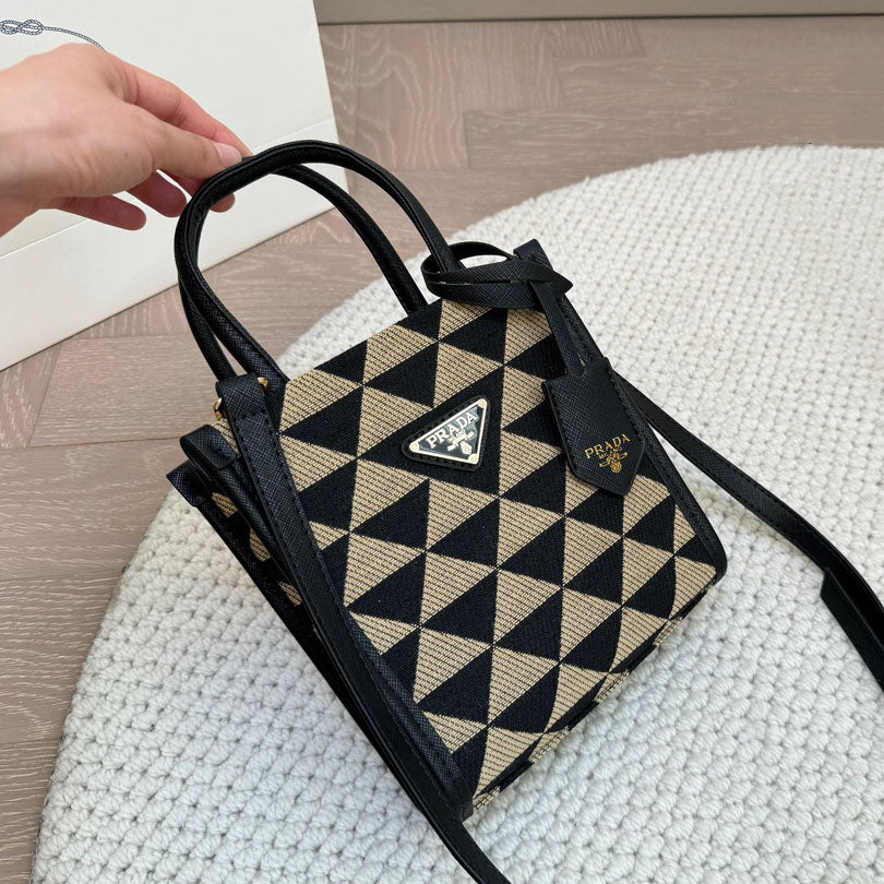 PR handbag 1824082611
