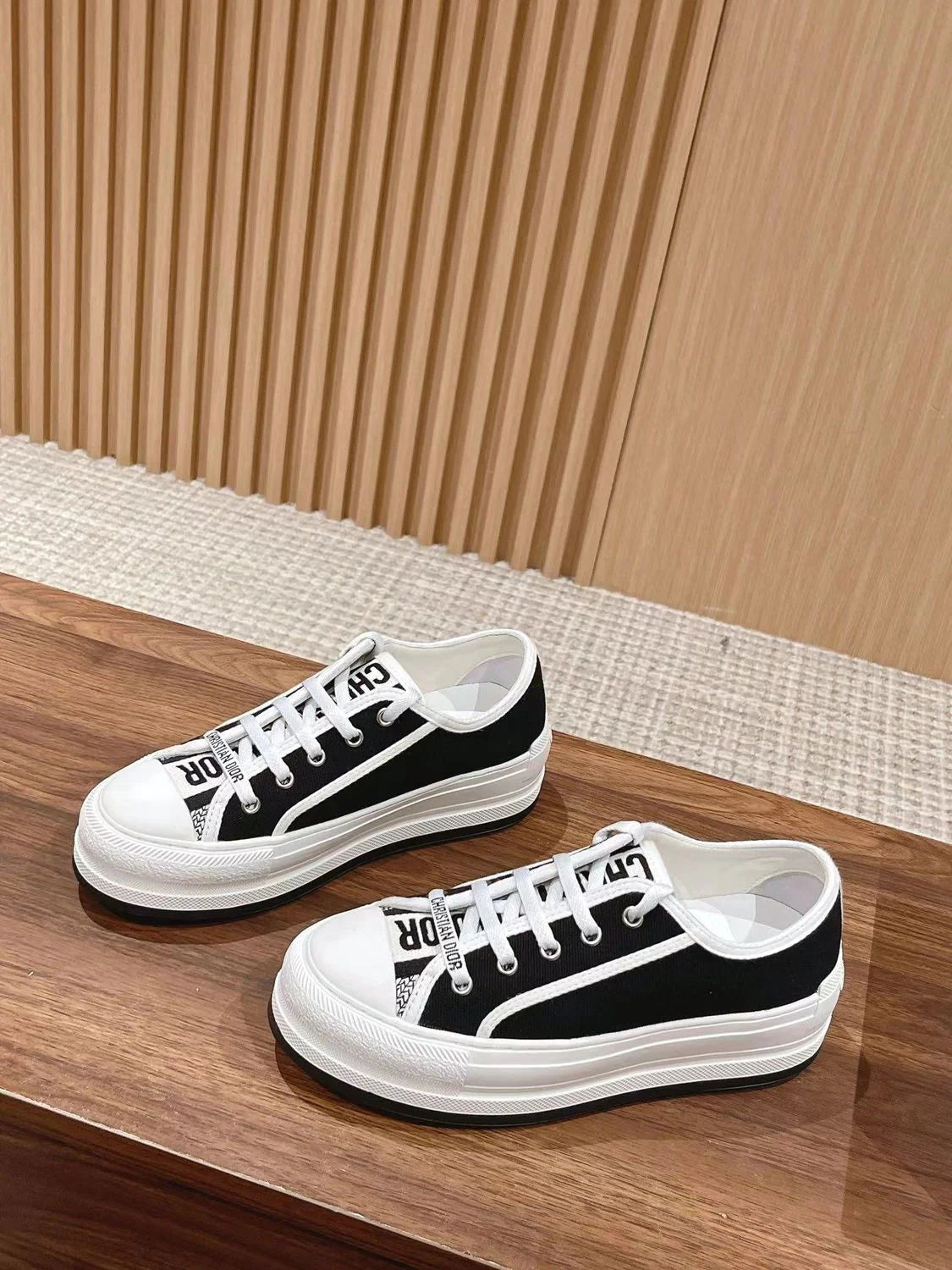 Embroidered Canvas New Genuine Leather Height Increased Thick-soled All-match Casual SneakersPD052412403