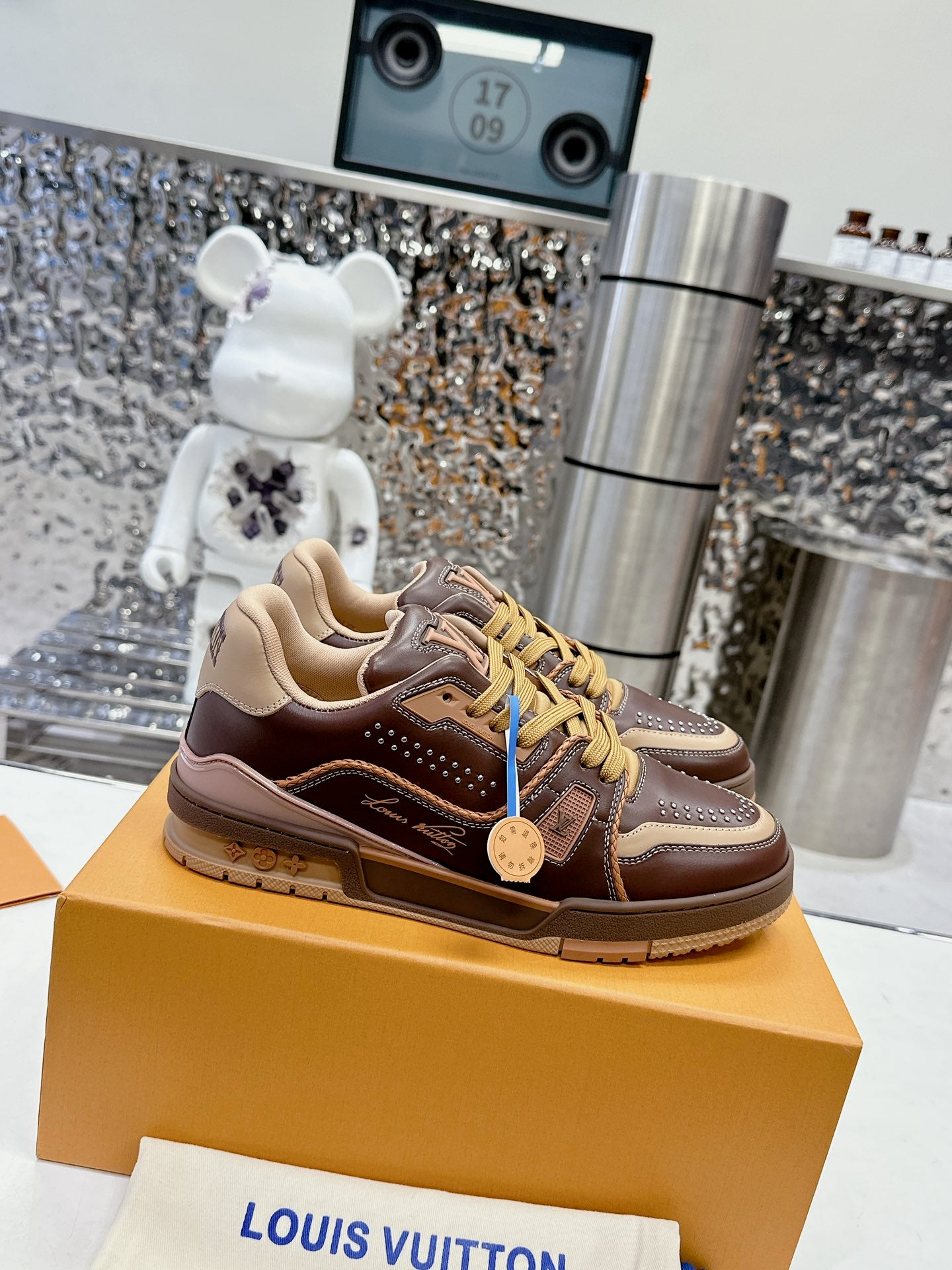 LV Trainer Sneaker 1825041702