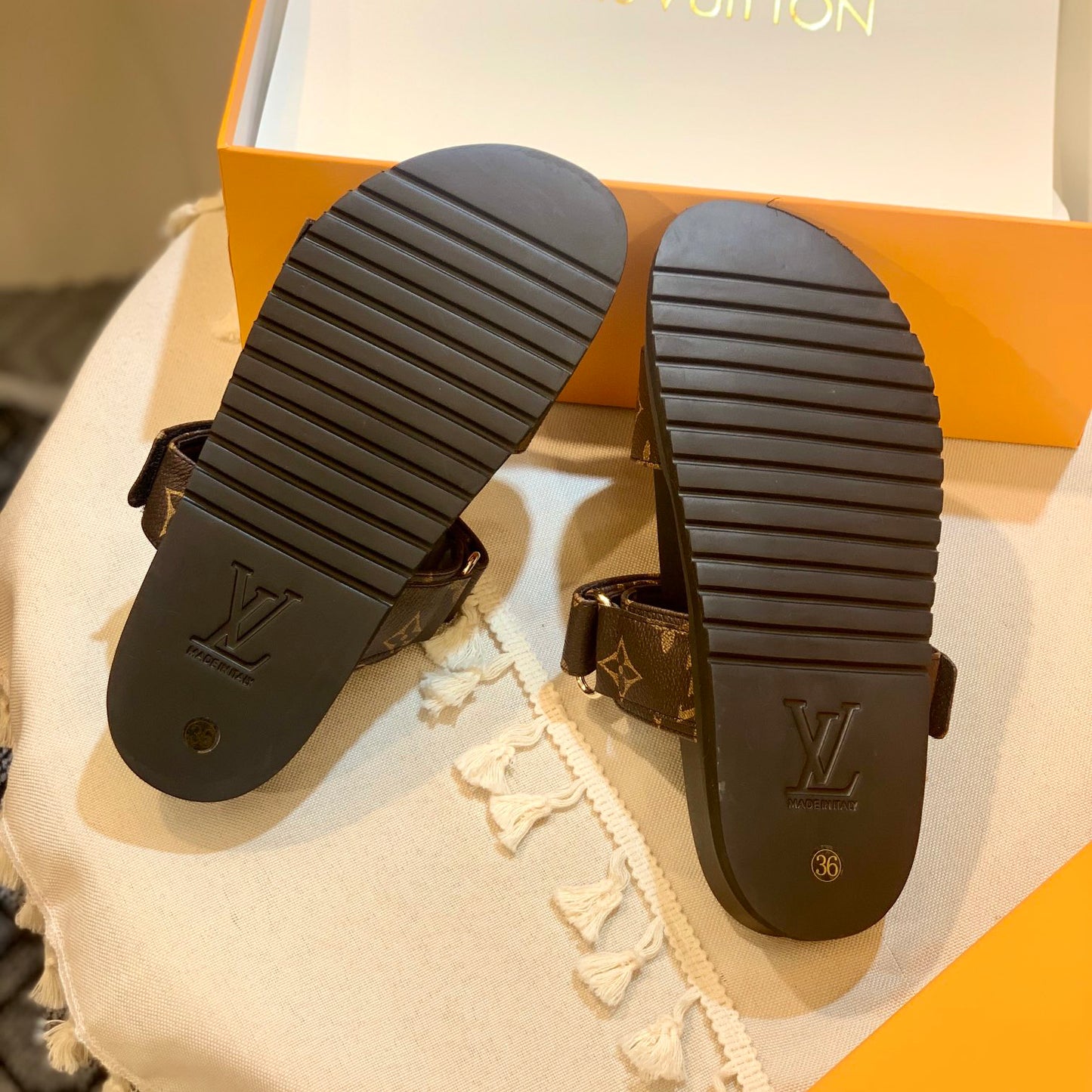 New Fashion Leather V Logo Summer women's sandalsXC05202422713