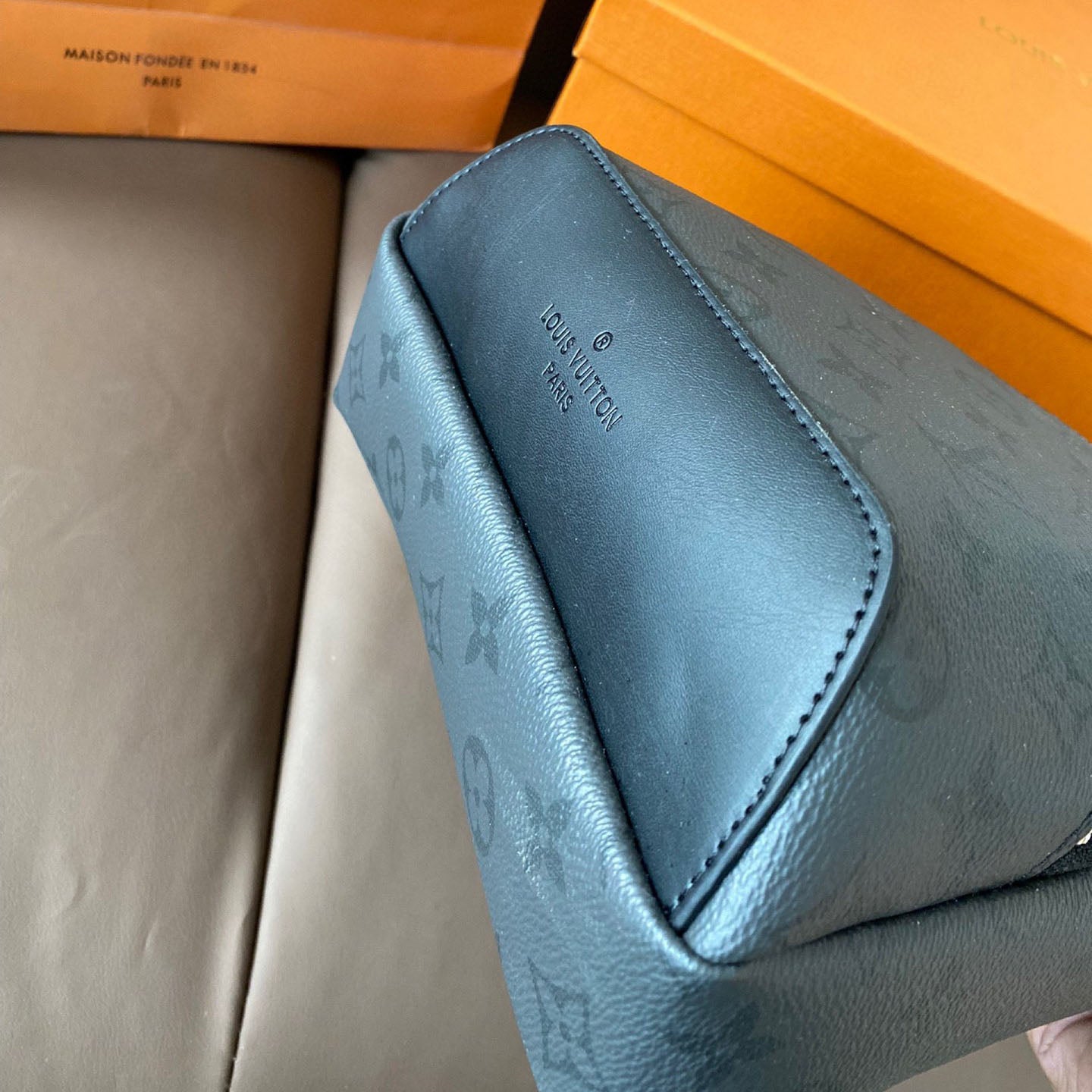 L New Men's Chest Bag XC24092727