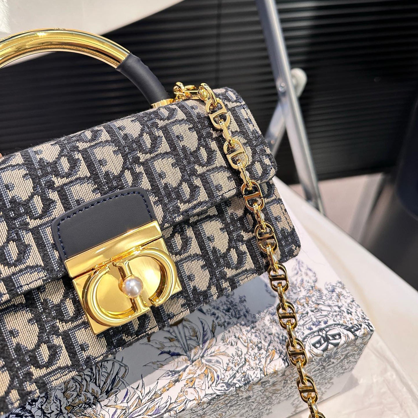 DIO Classic Printed Chain Bag XC24100501