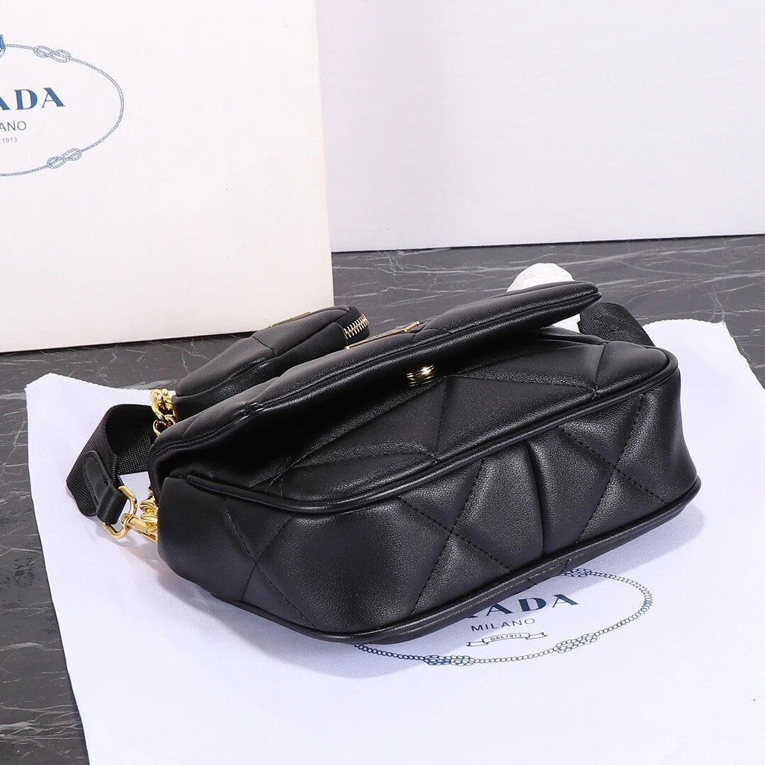 Classic and versatile crossbody bag 1024011806
