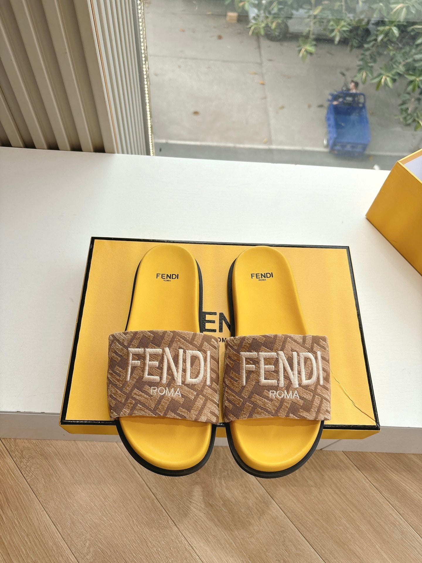 FD Slippers 1825041803