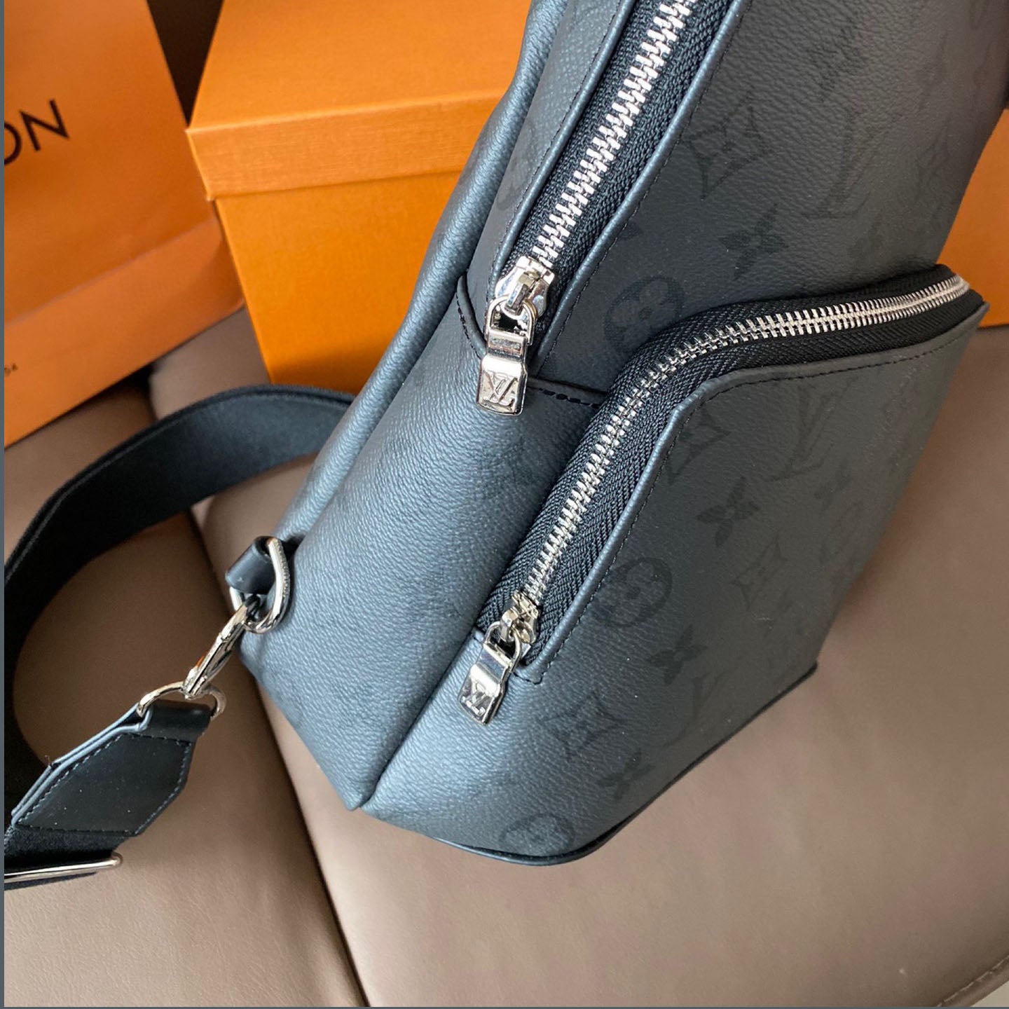 L New Men's Chest Bag XC24092727