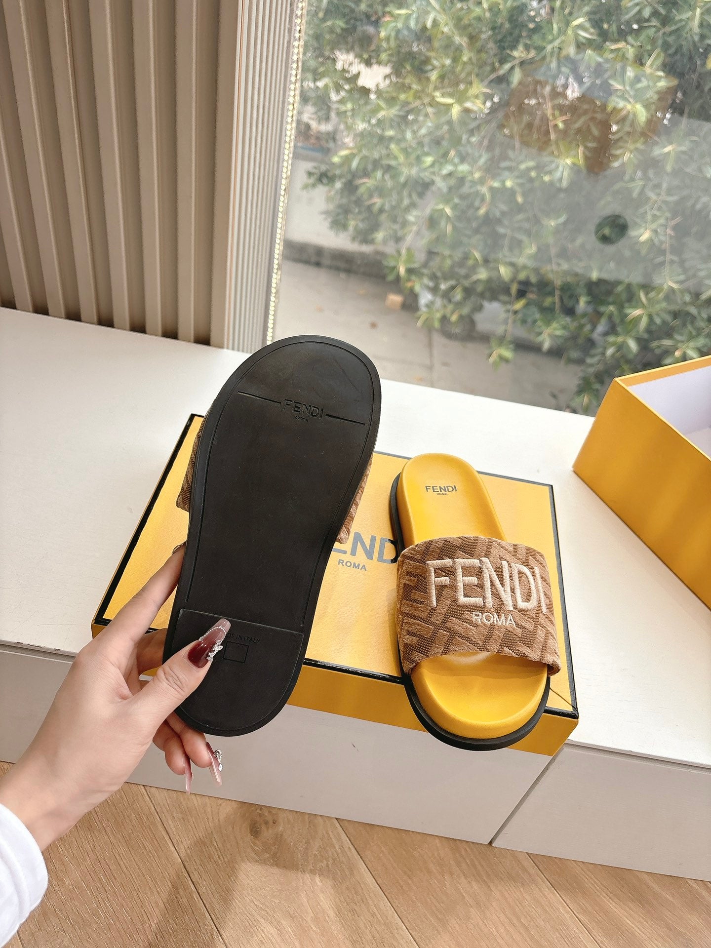 FD Slippers 1825041803