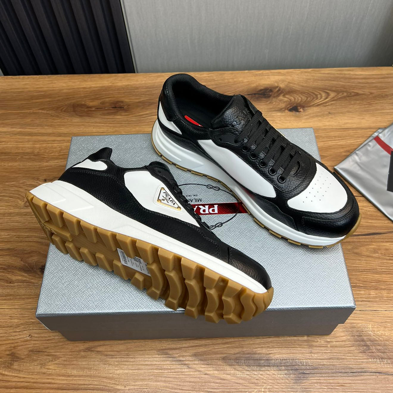 PR Cowhide stitching sneakers 1824102502