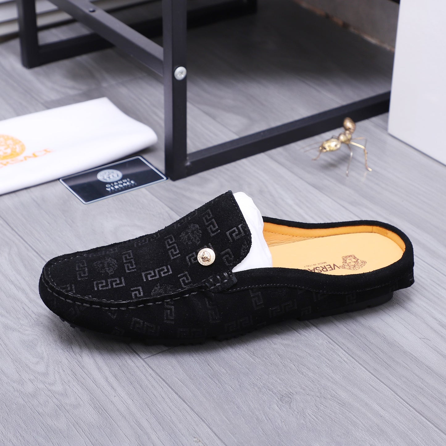 VS MEDUSA Embossed Shoes 1824060902