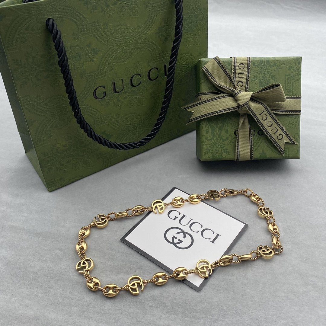 G Metal necklace