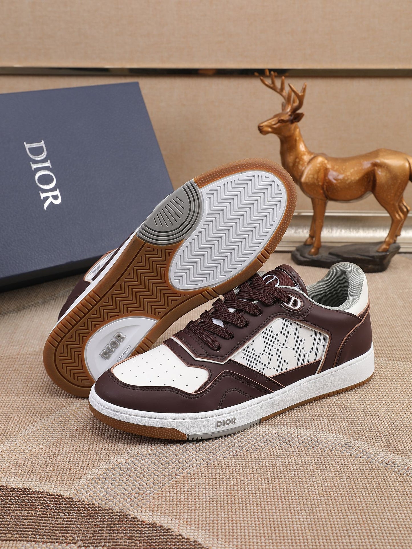CD B27 Low Top Oblique Sneaker 1825052704