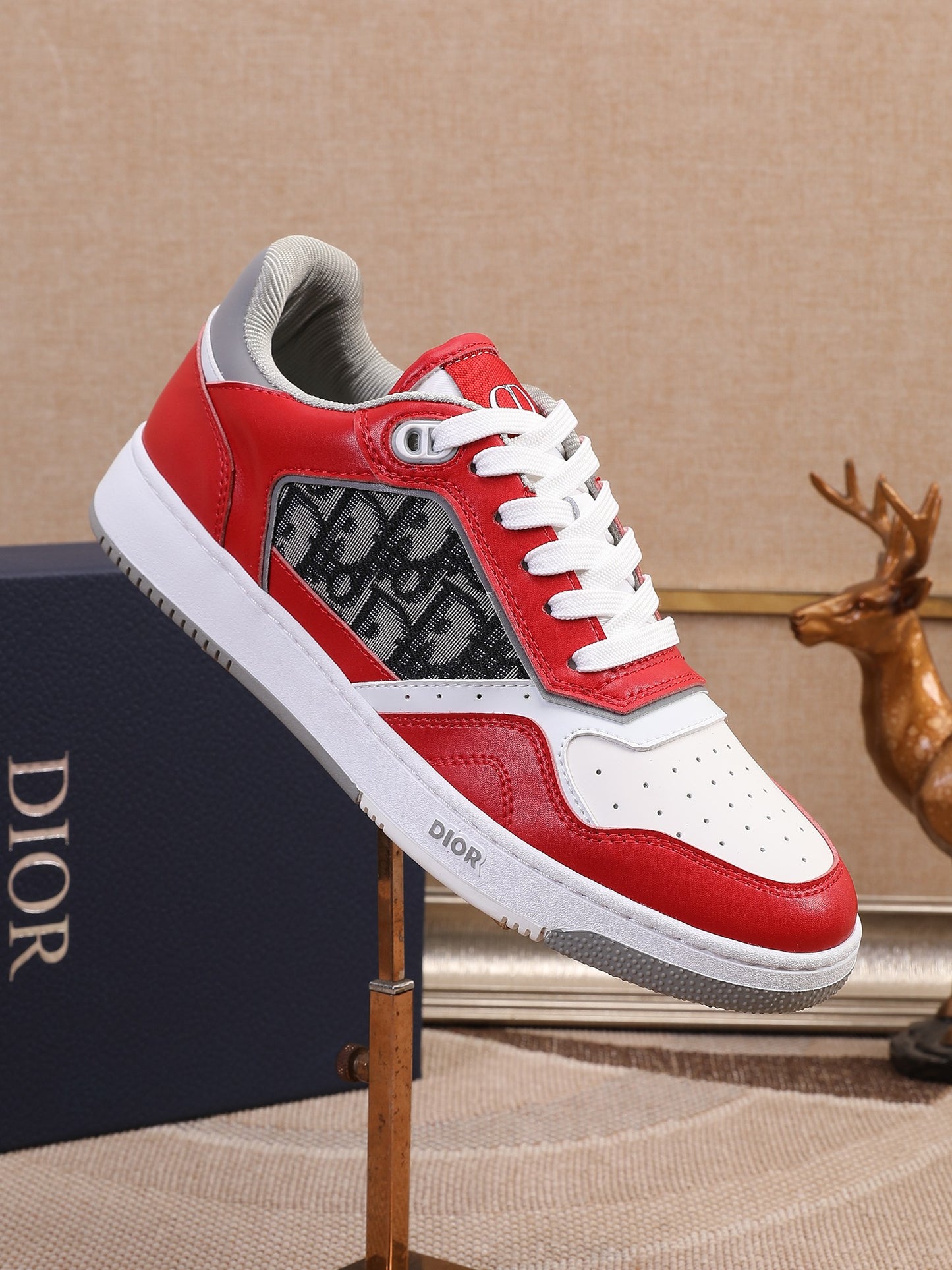 CD B27 Low Top Oblique Sneaker 1825052703