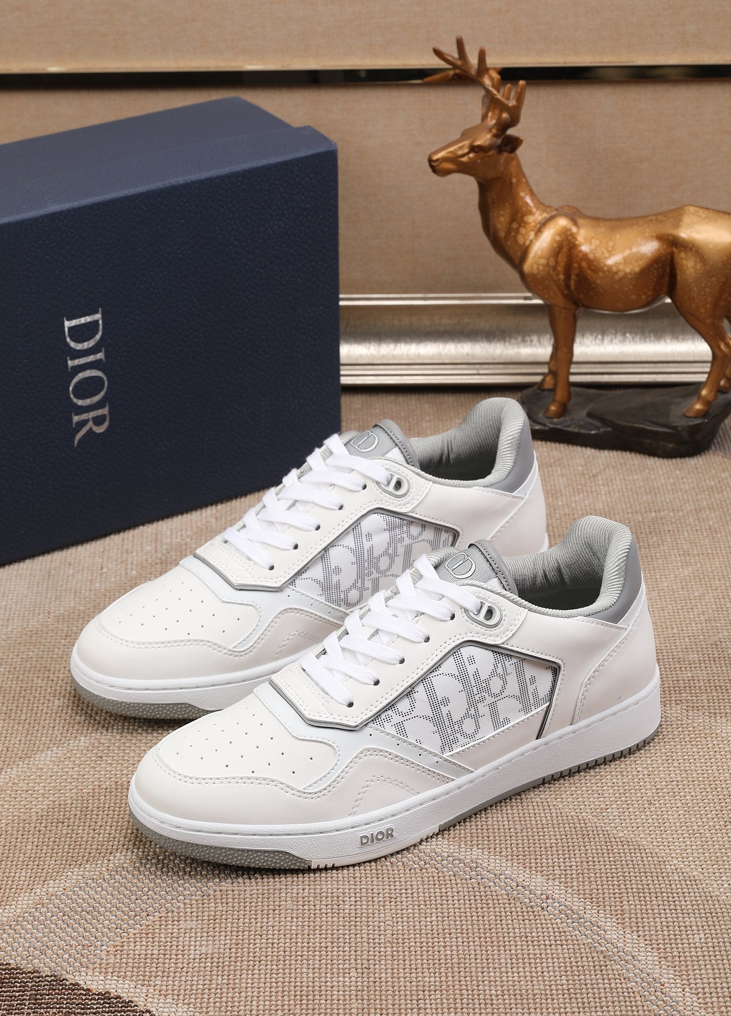 CD B27 Low Top Oblique Sneaker 1825052704