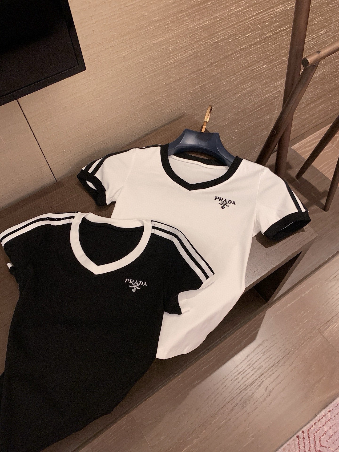 PR V-neck T-shirt 1825052012
