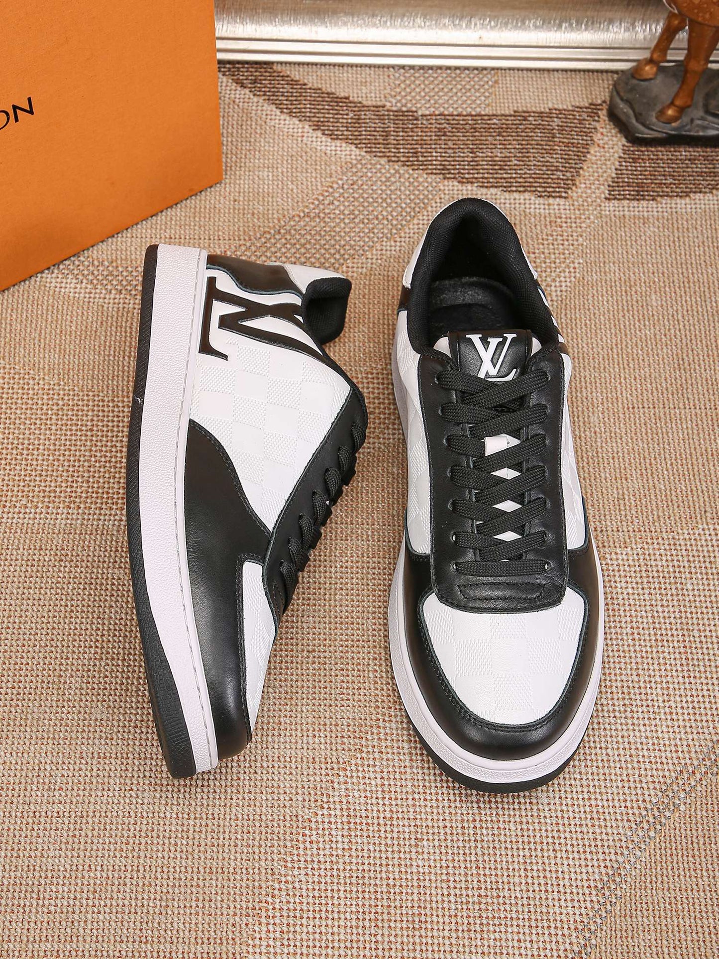 LV sneaker 1825052103