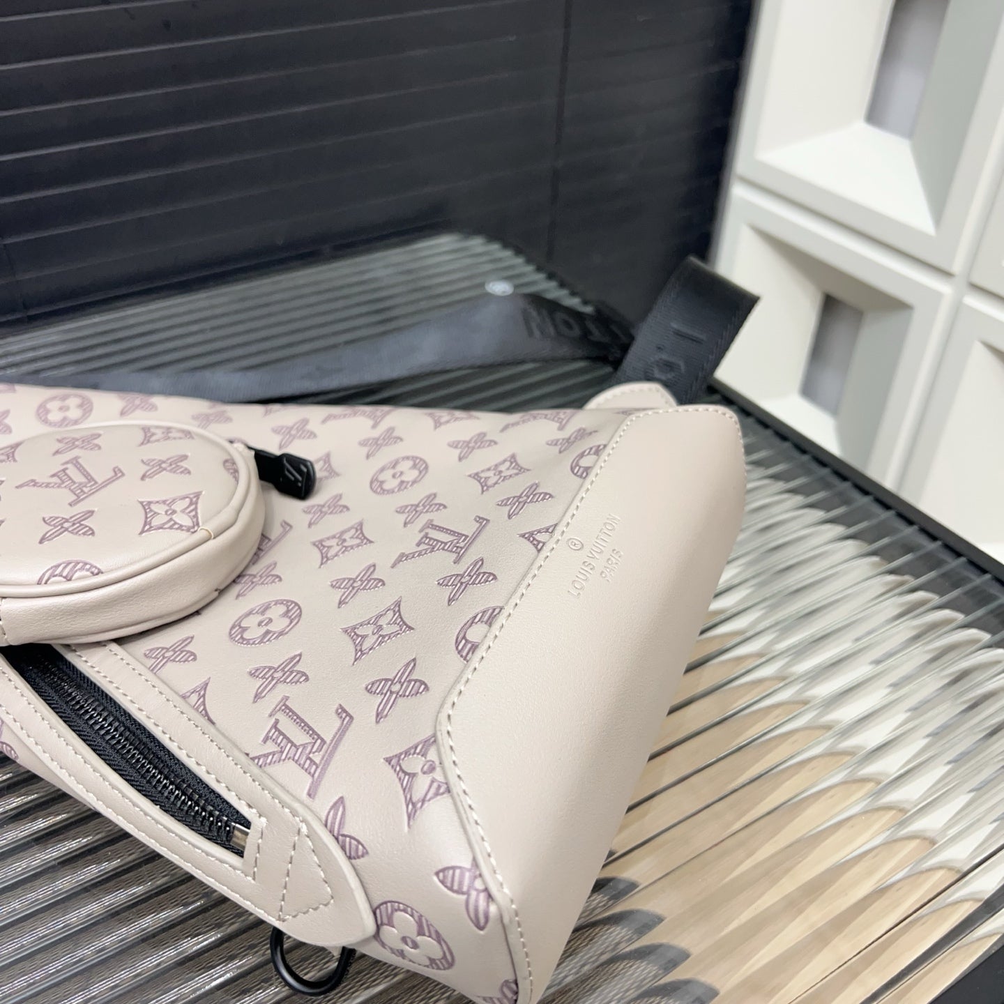 LV Shoulder bag chest bag 1825052316