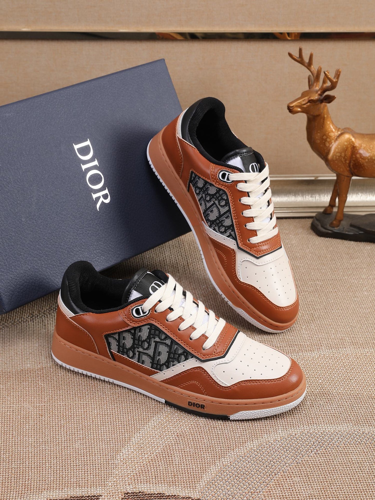 CD B27 Low Top Oblique Sneaker 1825052703